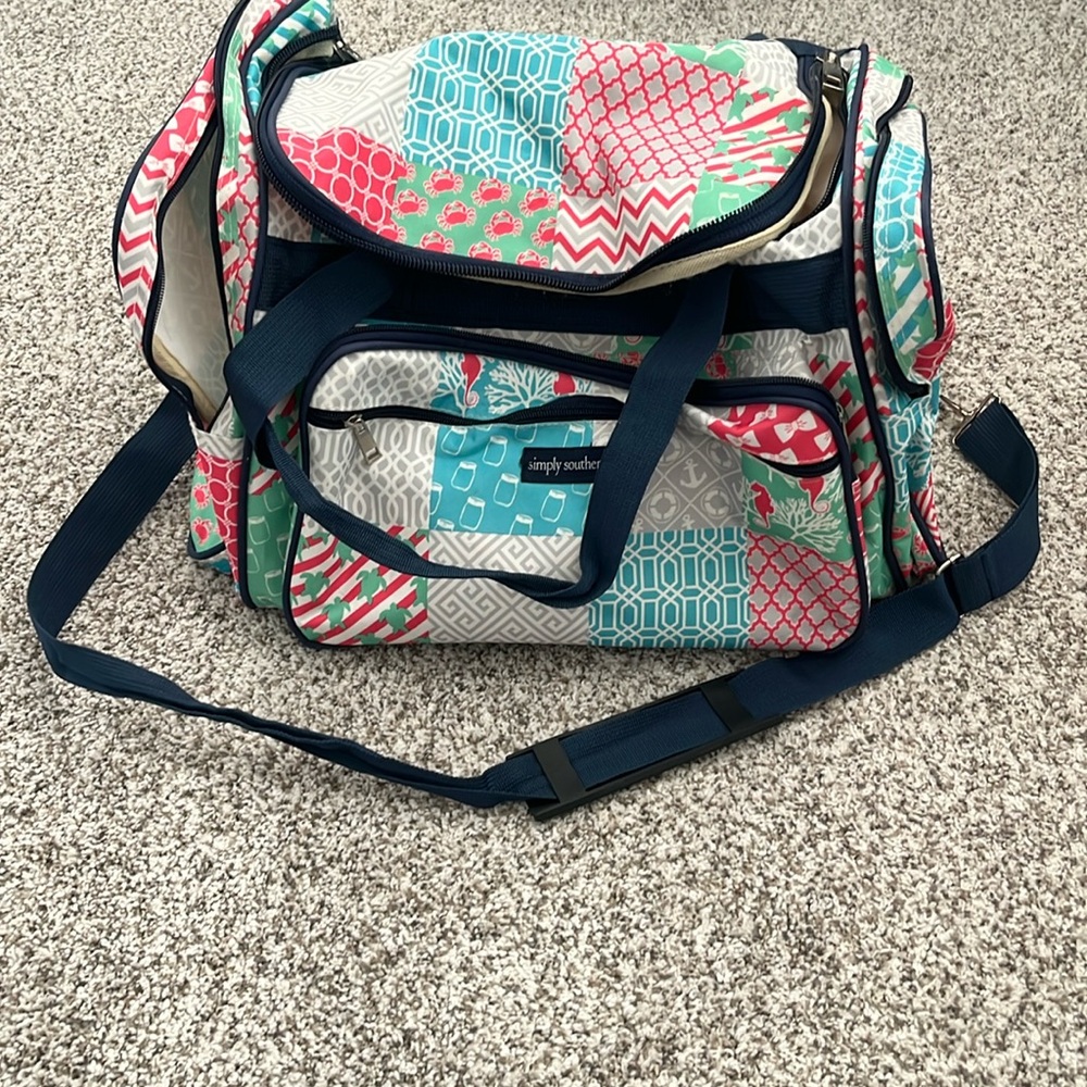 Simply Southern Weekender. Very well loved! But would clean easily 🤩😃
